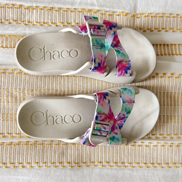 Women's Chaco Rainbow Print Sandals - Size 7 - Picture 2 of 5